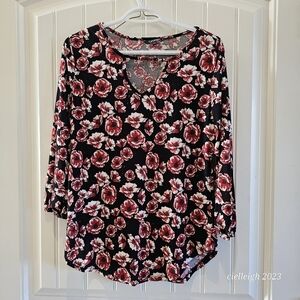 💥4 for $25💥 Flowery blouse
